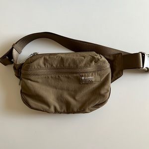 Lululemon Clean Lines Belt Bag